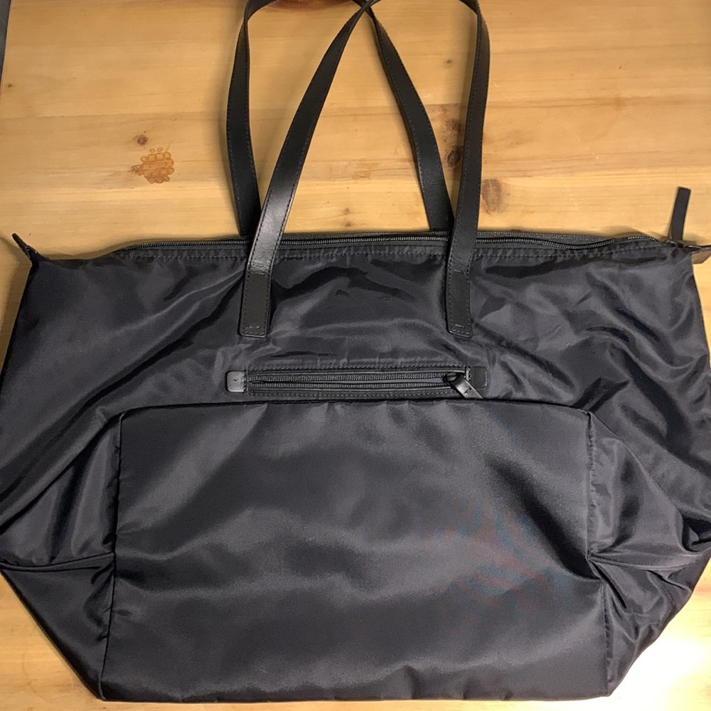 Everlane ReNew Traveler Tote in Black